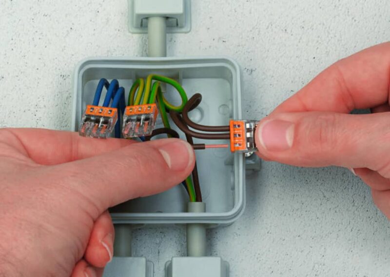 Termination: Insert stripped solid conductor until it hits backstop.