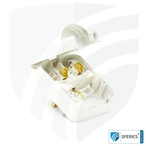 Adapter SCP3 Schuko plug type EF to UK plug type G | with high quality grounding and 13 amp fuse | travel adapter