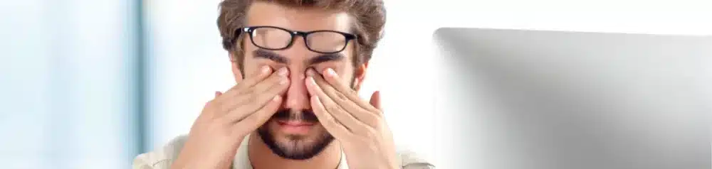 Working at a computer screen for long periods of time is exhausting - the eyes get tired. Almost no one thinks about the effect on the macula.