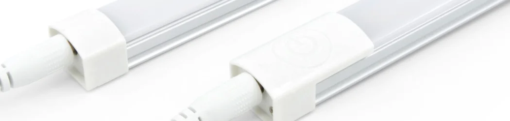 LED light bar with magnetic holder | full spectrum daylight | up to 1400 lumens | flicker free | up to CRI 95 | convinces with its brightness, flexibility and very simple installation