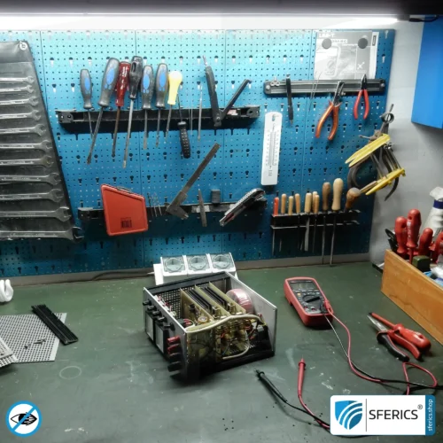 LED light bar with magnetic holder | full spectrum daylight | up to 1400 lumens depending on model* | flicker free | up to CRI 95 | convinces with its brightness, flexibility and very simple installation