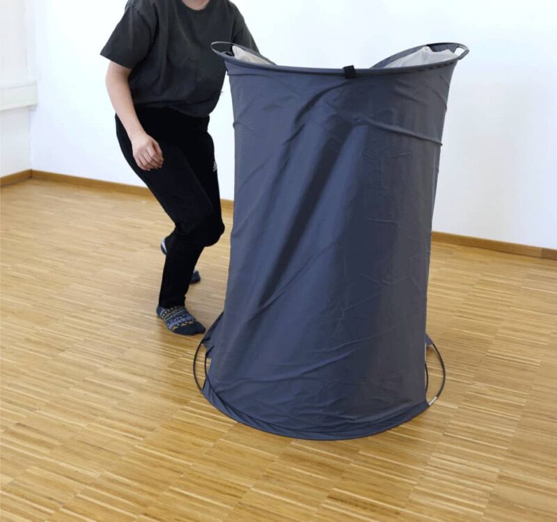 Folding shielding tent - Step 3