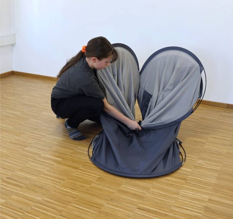 Folding shielding tent - Step 4