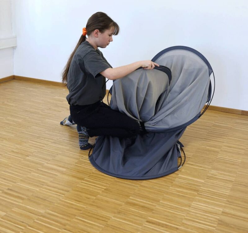 Folding shielding tent - Step 5