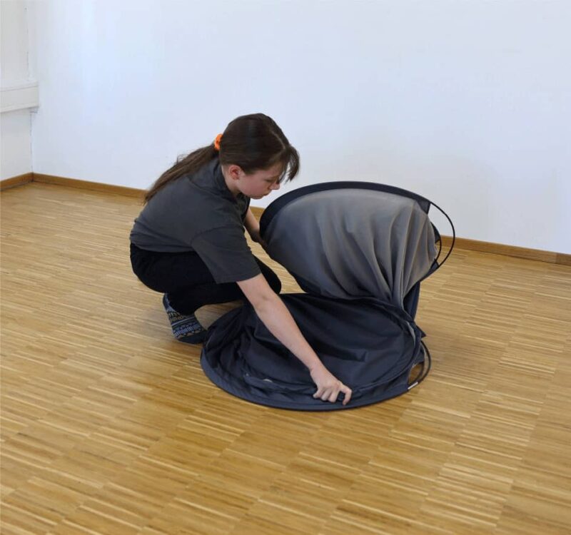 Folding shielding tent - Step 7
