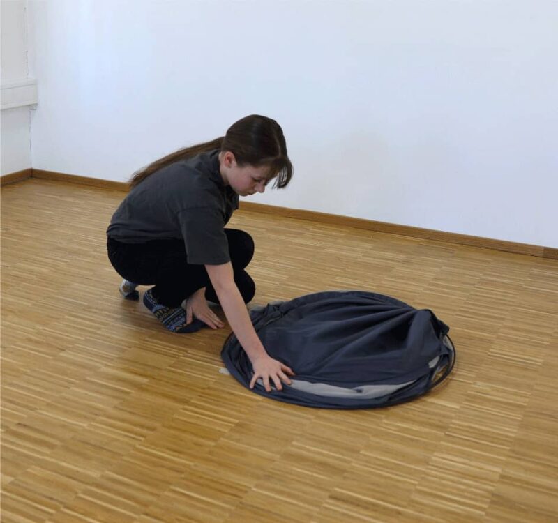 Folding shielding tent - Step 8
